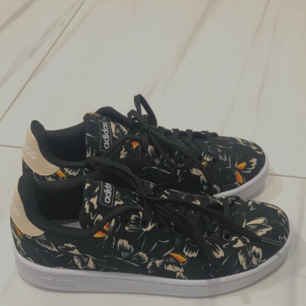 Black Adidas shoes with butterflies - Picture 3 of 4